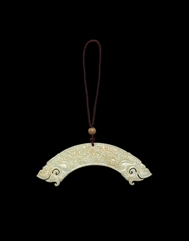 A jade dragon pendant, huang, Eastern Zhou dynasty, Warring